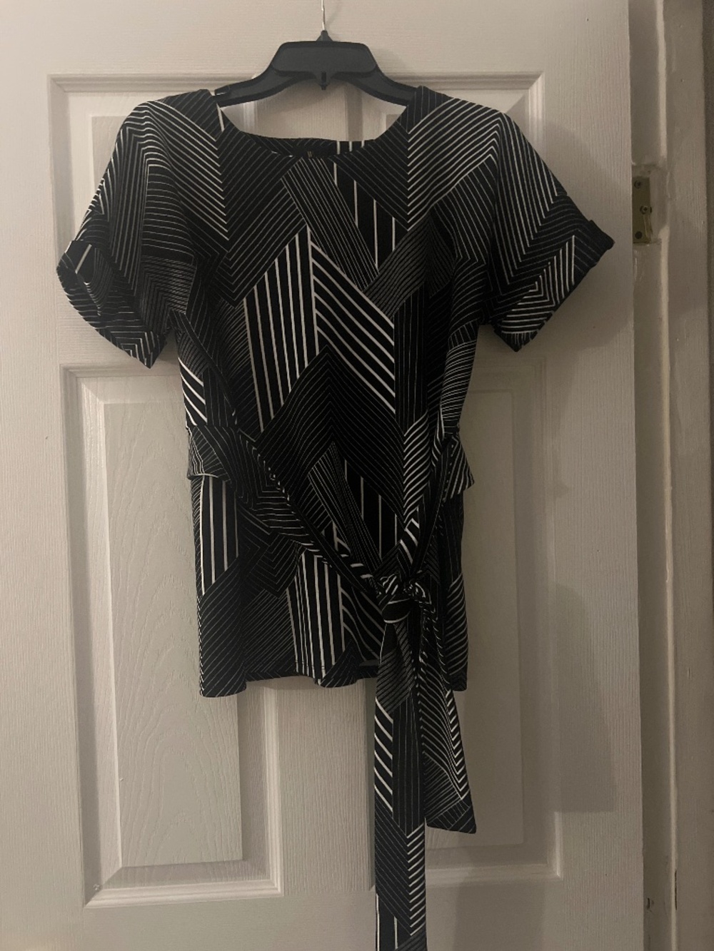 Black/White wrap top